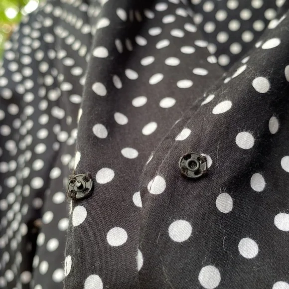 Jones New York signature Knot Front Blouse polkadot white on black size L cotton - Picture 8 of 11